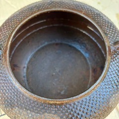 南部鉄器 鋳鉄製 ダークブラウン 鉄瓶。固定式取っ手の画像