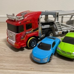 カーキャリアのおもちゃの画像