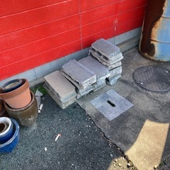 【無料】差し上げます 植木鉢・ブロック・花瓶の画像