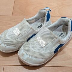 (追加しました)瞬足スニーカー　上履きセットの画像