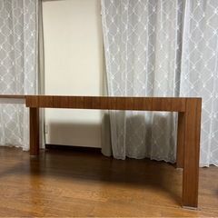 ダイニングテーブルの画像