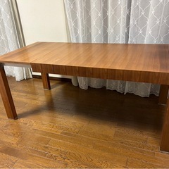 ダイニングテーブルの画像