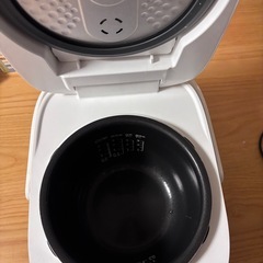 TOSHIBA 3合炊き炊飯器の画像