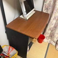 パソコンデスクの画像