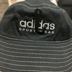 Adidasバケツハットの画像