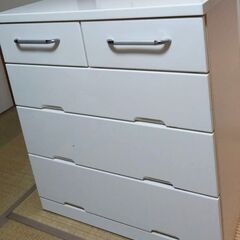 【無料】4段式チェスト 収納棚 収納ケース 衣類収入家具になります。の画像