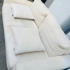 2人掛け用白ソファの画像