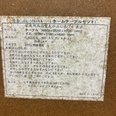 折りたたみテーブルとイスのセットの画像