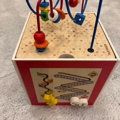 知育玩具、アクティビティキューブの画像