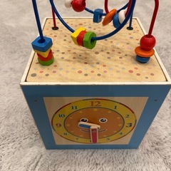 知育玩具、アクティビティキューブの画像