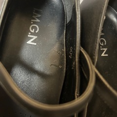 【美品】【12/21まで】定価¥5000ほど　レディース　パンプス　ストラップつき　冠婚葬祭　 通勤　就活　22.5cm お値段ご相談くださいの画像