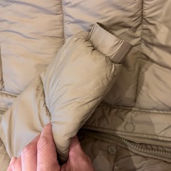 ZARA ダウン　m〜L ベージュの画像