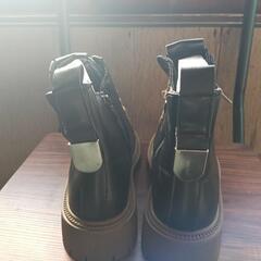 新品 22.5cm レディース ブーツ ブラック 厚底 シューズ 識別番号:【B003-S】の画像