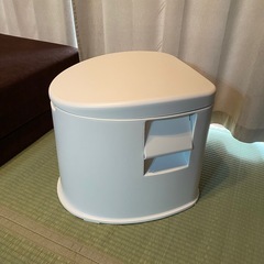 手すり付き　介護用ポータブル トイレの画像