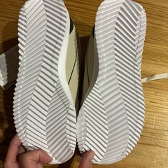  スニーカー　23センチ
の画像