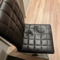 高さ調節できる椅子の画像