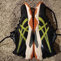 バレーボールシューズ　22.5cmの画像