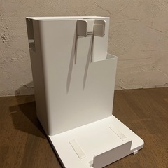 tower掃除機スタンドの画像