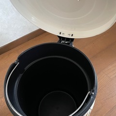ペダル式ゴミ箱☆２個セットの画像