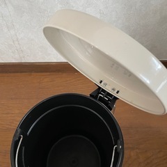 ペダル式ゴミ箱☆２個セットの画像