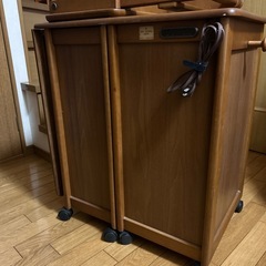 伸縮ミシン台　専用折り畳み椅子付きの画像