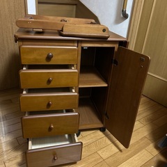 伸縮ミシン台　専用折り畳み椅子付きの画像