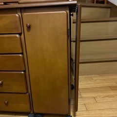 伸縮ミシン台　専用折り畳み椅子付きの画像