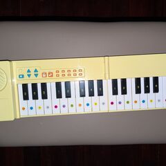 開いて使うピアノの画像