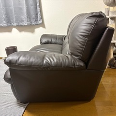 【今週中！】ダークブラウンのレザー調2人掛けソファー🛋️🤎の画像