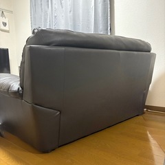 【今週中！】ダークブラウンのレザー調2人掛けソファー🛋️🤎の画像