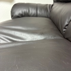【今週中！】ダークブラウンのレザー調2人掛けソファー🛋️🤎の画像