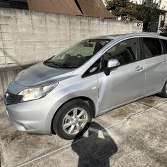 シルバー色の日産ノートの中古車を売りたいの画像