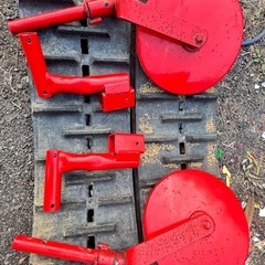 ヤンマートラクター　尾輪と尾輪取付金具左右セットの画像