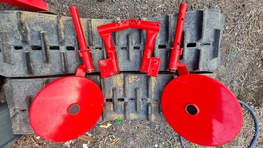 ヤンマートラクター 尾輪と尾輪取付金具左右セット