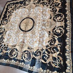 ※Philippe venet(フィリップ・ヴェネ) フランスのオートクチュールブランドの逸品、シルク100％。宝石のような大判スカーフ、いかがでしょうか？の画像