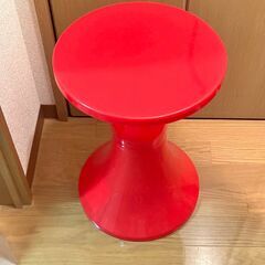 スツール　赤色　レッド　デザイナーズチェア　椅子の画像