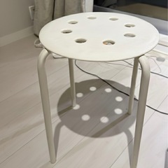 IKEA スツール椅子二つの画像