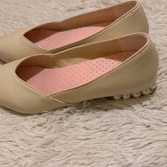 24.0cmローパンプス（かかとパール装飾）の画像