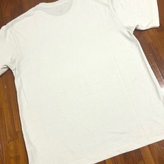 THE NORTH FACEのロゴ付きTシャツの画像