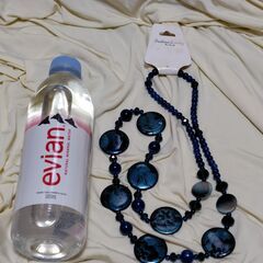 【まだ受付中・送付可能】未使用品タグ付 ファッションネックレス ブルー＆ブラック系 カッティングビーズ♪ 早い者勝ちです✨✨の画像