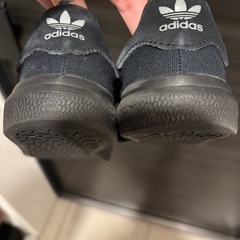 adidasスニーカーの画像