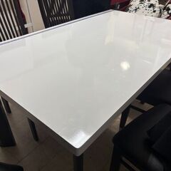 【定価87,000円】ダイニングテーブルセット 4人掛け ハイバックチェア リビング ダイニングチェア 4脚 幅135cm×長さ80cm 高さ70cm ダイニングテーブル 5点セット 光沢 艶 ホワイト ブラック 清潔感 カジュアル モダン シンプルの画像