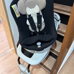 エールべべ チャイルドシートの画像