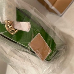 MICHAEL KORSグリーンショルダーの画像