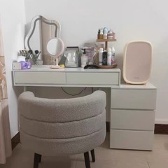 椅子　ホワイトチェアの画像