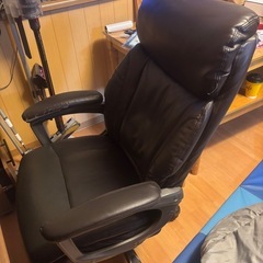 机と椅子の画像