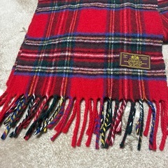 イタリア製 赤いチェック柄ラムウールマフラーの画像