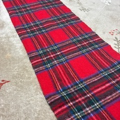 イタリア製 赤いチェック柄ラムウールマフラーの画像