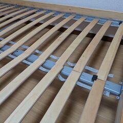 イケアのダブルベッドフレーム「TARVA」の画像