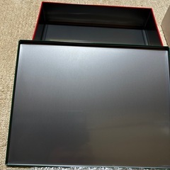 ヨックモック クッキーのクリスマスデザイン収納ボックス（空き缶）の画像